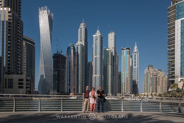 Unmöglich mit einem Selfie-Stick zu machen: Gruppenfoto mit der per iPad und eigenem W-LAN ferngesteuerter Nikon D750 in Dubai aufgenommen. (Foto: Karl H. Warkentin)