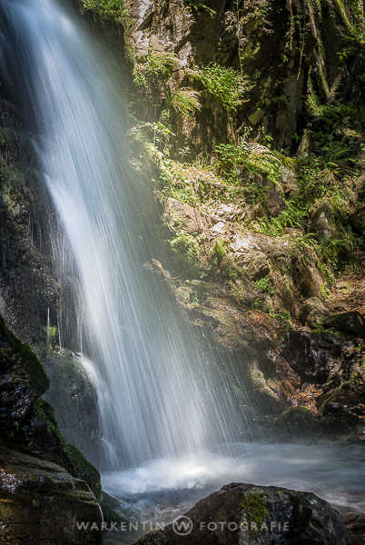 Sehr beliebt sind Langzeitbelichtungen von fließendem Wasser, ohne Stativ geht's auch hier nicht. (Foto: Karl H. Warkentin)