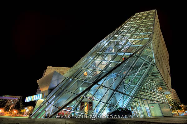 Bei HDR-Aufnahmen, wie hier in Dresden kann man auf ein Stativ nicht verzichten. (Foto: Karl H. Warkentin)